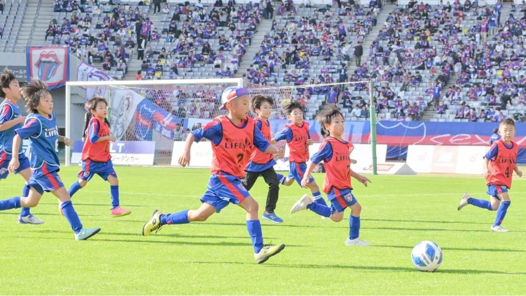 Partida infantil no Ajinomoto Stadium