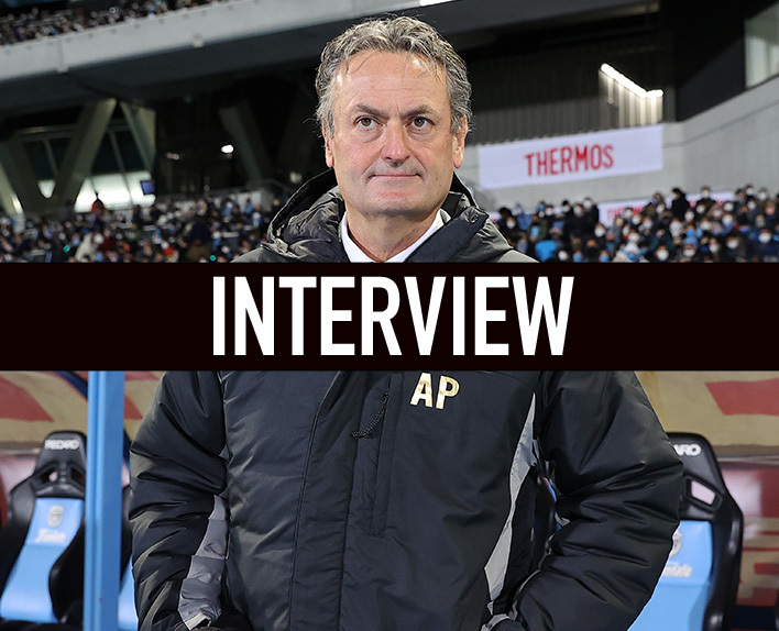 Entrevista com o treinador Albert PUIG ORTONEDA um dia antes do jogo contra o Avispa Fukuoka